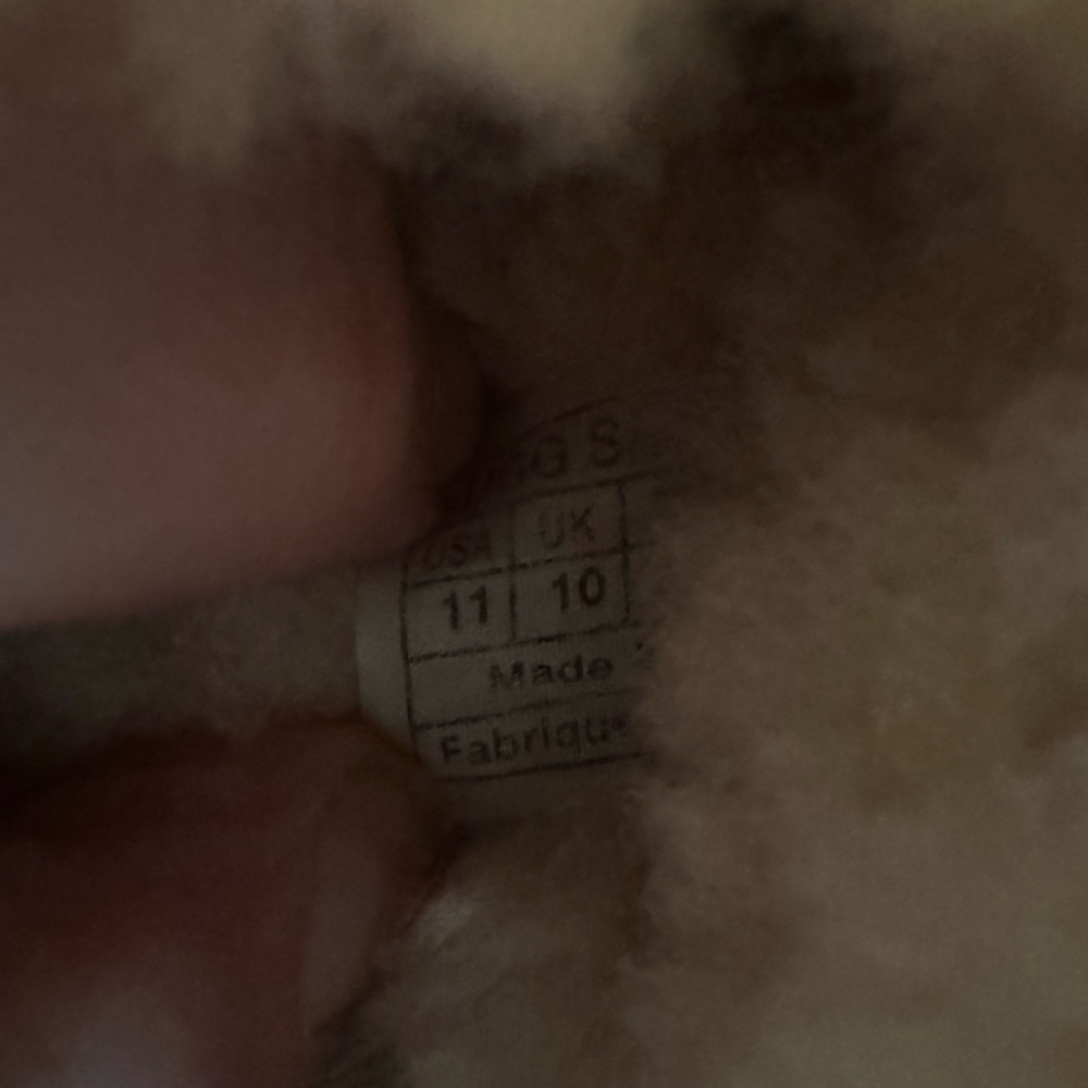 UGG Kids Cozy Sheepskin Slipper Sand Size 11 Warm Slip-On - Picture 8 of 8